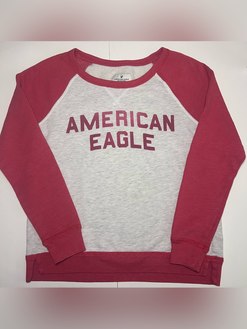 American Eagle Raglan Graphic Crewneck Sweatshirt Red Grey Spell Out